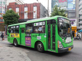 回基駅と慶熙大学正門を往復する「東大門01番バス」