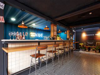 世界各国の料理とお酒が楽しめるレストラン「BISTRO HIVE」 ※写真提供：「UNDER STAND AVENUE」