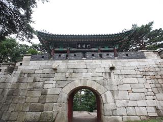 韓国の史跡第10号に指定されている「粛靖門」