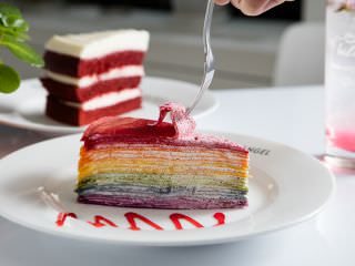 一番人気のケーキ「レインボークレープ」
