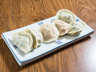 ｢蒸し餃子｣は肉・キムチ・海鮮の3種類セット