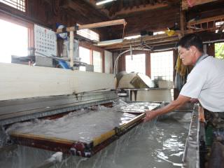 韓国伝統の韓紙(ハンジ)の生産と販売を行う｢全州伝統韓紙院｣