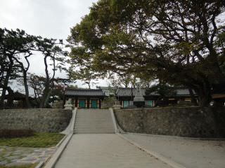 この公園には神社がありました