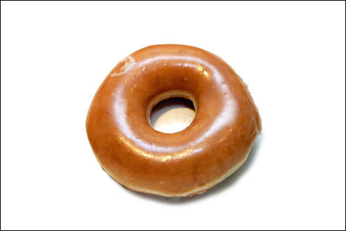 クリスピークリームドーナッツ・オリジナルグレーズド(1個):224kcal クリスピークリームドーナッツ・オリジナルグレーズド(1個):224kcal