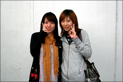 日本人のYさん(右)とそのお友達(左) 日本人のYさん(右)とそのお友達(左)
