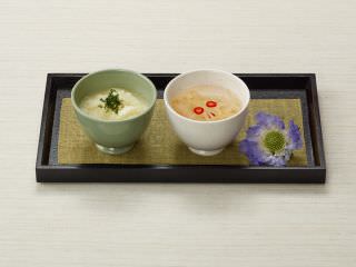 「粥膳(ジュッサン)」 (左から)ジャガイモ粥、大根の塩漬け ※写真提供：鉢孟供養(パルコンヤン)