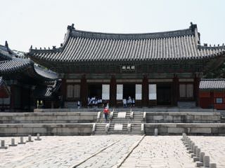 昌慶宮の正殿「明政殿」