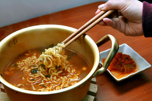ノグリ (mmkim)
ノグリ大好き。ゴマ油やチーズ&卵、ワカメ、トッ(餅)を入れるとおいしい。ダシのコンブは食べない派です。 ノグリ (mmkim)
ノグリ大好き。ゴマ油やチーズ&卵、ワカメ、トッ(餅)を入れるとおいしい。ダシのコンブは食べない派です。