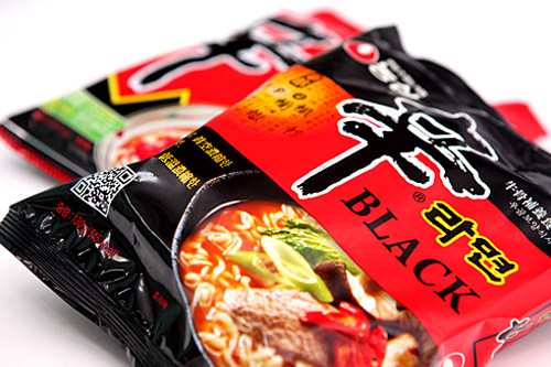 辛ラーメンBLACK(農心)
1,500ウォン 550 kcal
※パッケージはリニューアル前のもの 辛ラーメンBLACK(農心)
1,500ウォン 550 kcal
※パッケージはリニューアル前のもの