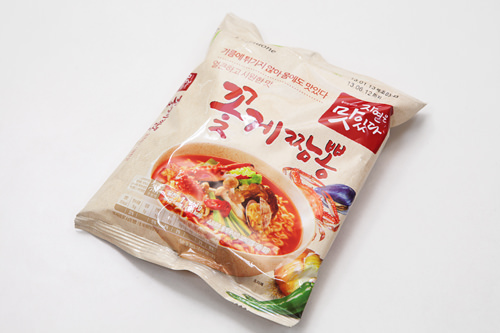 コッケチャンポン(プルムウォン)
1,490ウォン 355kcal
ワタリガニのダシがきいたスープ コッケチャンポン(プルムウォン)
1,490ウォン 355kcal
ワタリガニのダシがきいたスープ