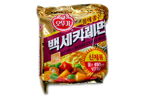 百歳カレー麺(オットゥギ)
750ウォン 420kcal
カレーうどんのラーメン版といった味 百歳カレー麺(オットゥギ)
750ウォン 420kcal
カレーうどんのラーメン版といった味
