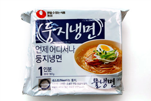 トゥンジ冷麺(農心)
1,200ウォン 485kcal トゥンジ冷麺(農心)
1,200ウォン 485kcal
