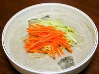黒豆の冷豆麺(ソリテコングッス)