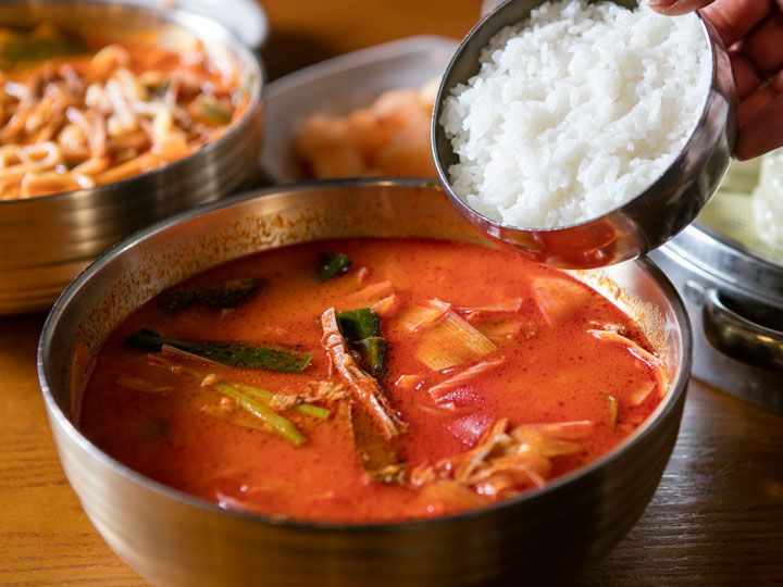 ユッケジャン(牛肉のピリ辛スープ)｜韓国料理・グルメガイド｜韓国旅行「コネスト」