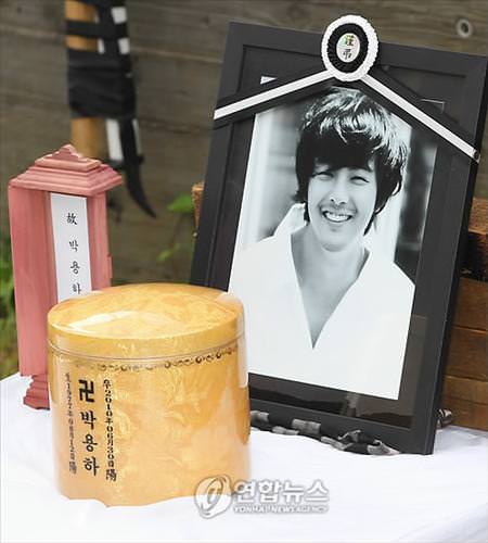 パク ヨンハさんの一周忌法要 日本から1500人 韓国の芸能ニュース 韓国旅行 コネスト パク ヨンハさんの一周忌法要 日本から1500人 韓国の芸能ニュース 韓国旅行 コネスト