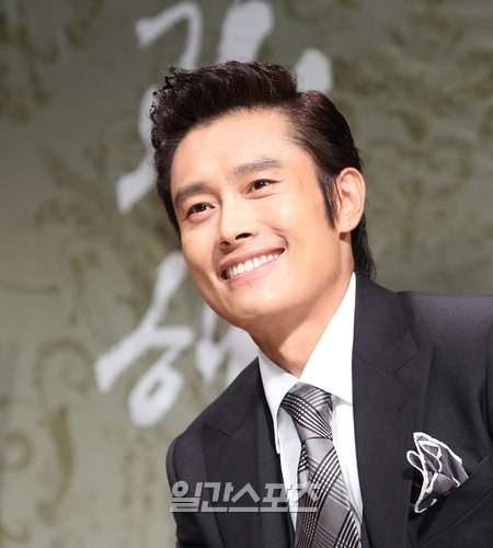 俳優イ ビョンホン 彫刻のような顔 韓国の芸能ニュース 韓国旅行 コネスト