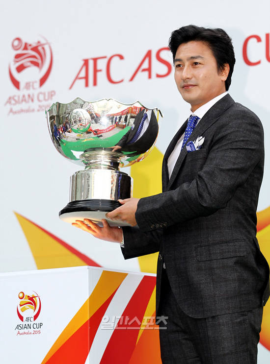 サッカー 54年ぶり韓国に来たafcアジアカップトロフィー 韓国のスポーツニュース 韓国旅行 コネスト