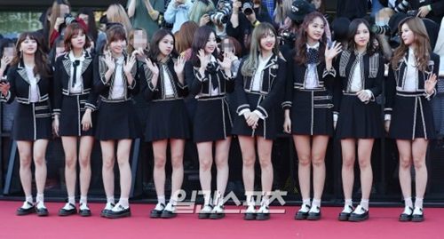 TWICE美脚 美脚揃いのパーフェクトTWICE」の写真 | 韓国ソウルの芸能ニュース｜韓国旅行「コネスト」