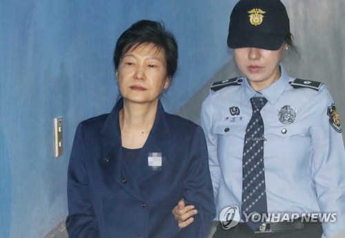朴被告へ懲役30年 罰金118億円 の写真 韓国ソウルの政治ニュース 韓国旅行 コネスト