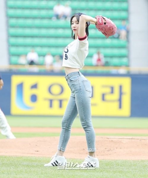 Oh My Girlのビニ さわやかキュートなワインドアップ 韓国の芸能ニュース 韓国旅行 コネスト Oh My Girlのビニ さわやかキュートなワインドアップ 韓国の芸能ニュース 韓国旅行 コネスト