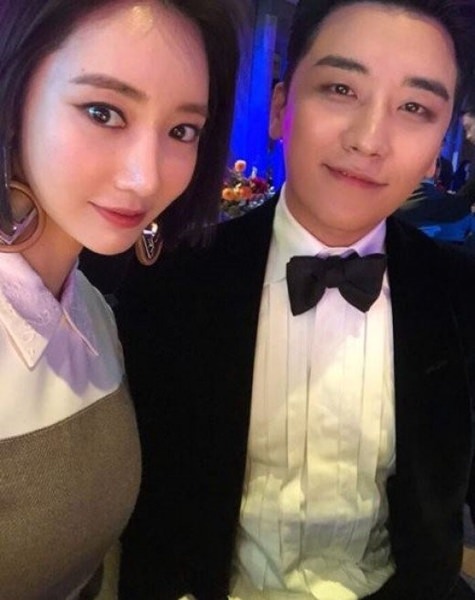 Bigbangのv I 女優コ ジュンヒと仲良しツーショット 秘密人脈 韓国の芸能ニュース 韓国旅行 コネスト