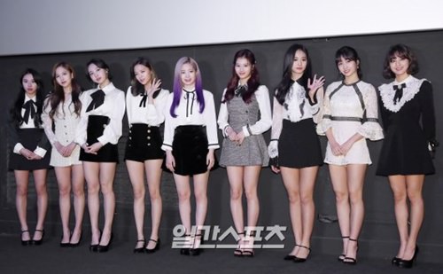 Twice 美脚が美しい超ミニスカート姿で総出動 韓国の芸能ニュース 韓国旅行 コネスト