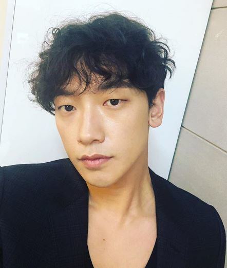 女優キム テヒ夫 歌手rain スパイラルパーマのヘアに破格変身 韓国の芸能ニュース 韓国旅行 コネスト