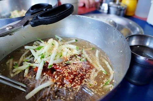 「トンア冷麺」の水冷麺