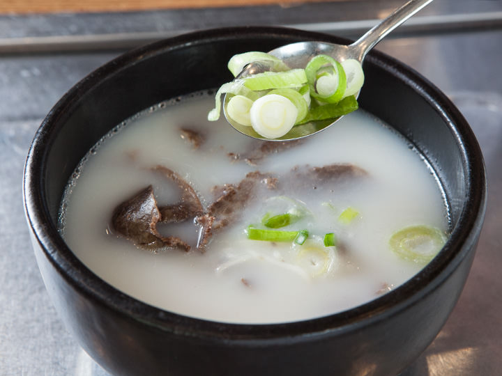 「トクンチッアムソ韓牛」のソルロンタン