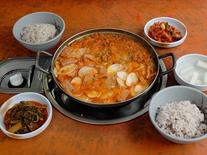 「松炭プデチゲ」のプデチゲ