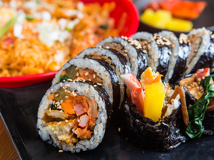 韓国風海苔巻き・キムパッは手軽に食べやすく300円程度という安さで朝食に人気