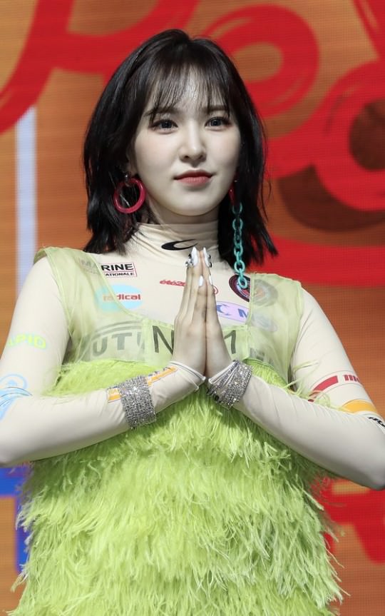 Red Velvetのウェンディ、SBS歌謡大祭典のリハーサルで転落事故…手首