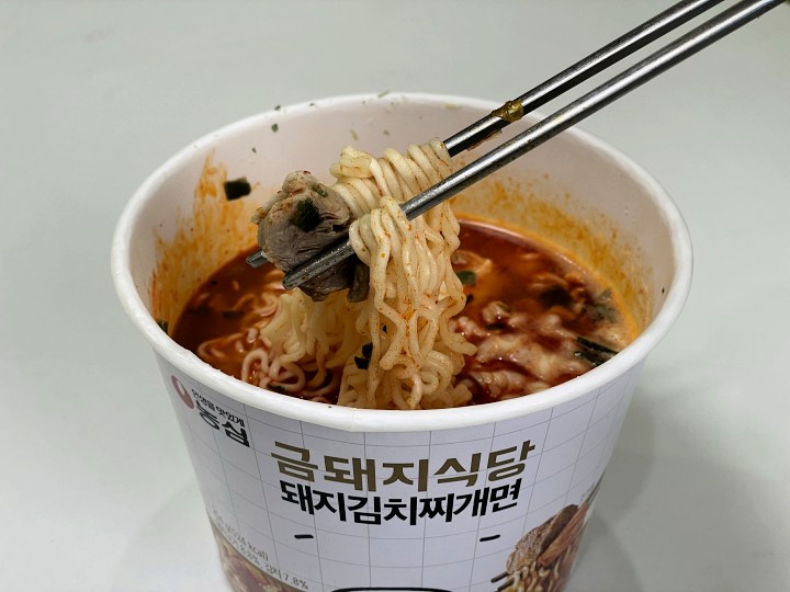 クムテジ食堂 豚キムチチゲ麺