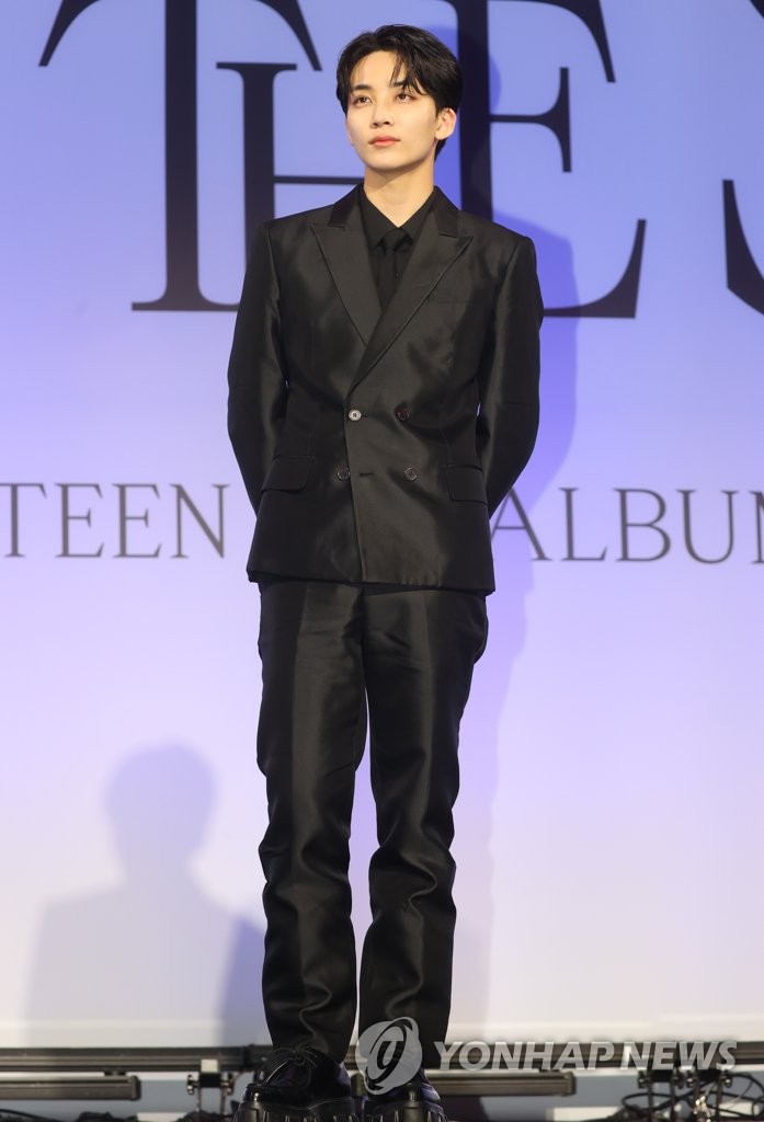 SEVENTEEN セブチ　ジョンハン　個握 SEVENTEEN・JEONGHAN「2022 AAA」でマイクがピンクだった理由