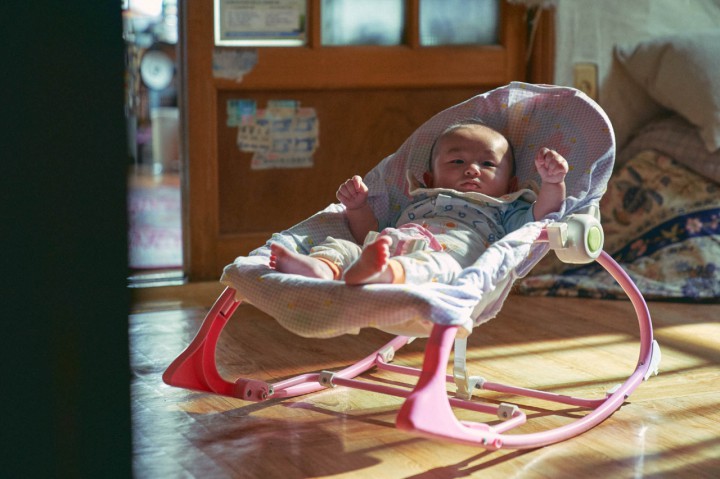 映画「ベイビー・ブローカー」スチールカットより