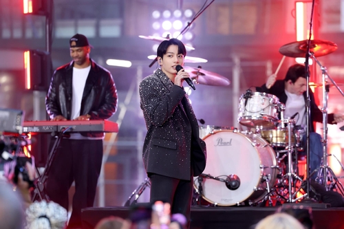 BTSジョングクが米人気番組でライブ NYにファン詰めかけ | 韓国の芸能