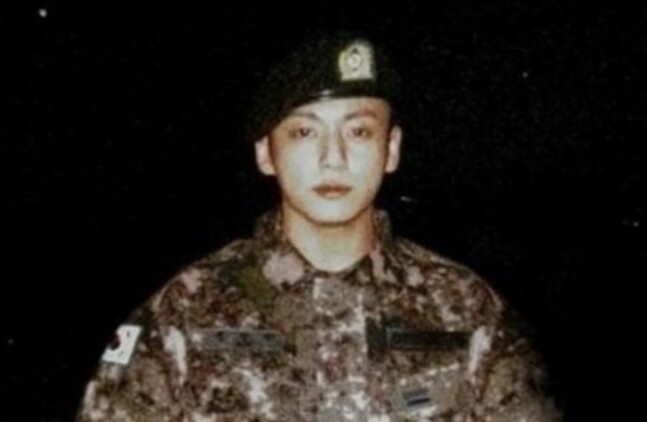 防弾少年団(BTS) - ARMY3期 ジョングク 軍入隊後初めて目撃されたBTSジョングク…明るい笑顔にファン感嘆