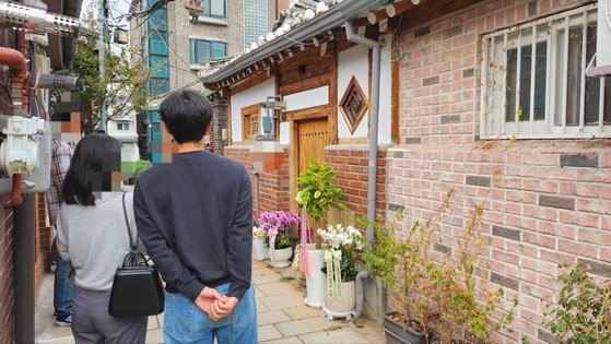 窓側には絶対に座らなかった」…韓江氏の目撃談に賑やかになったソウル