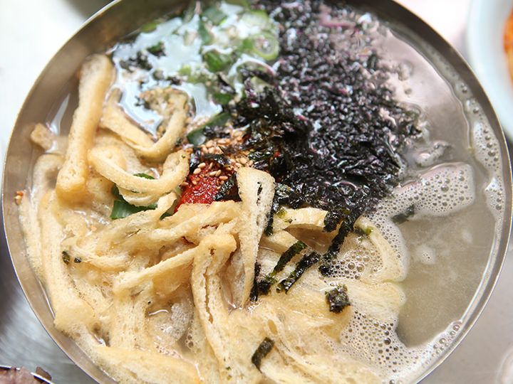 「巨済食堂(コジェシッタン)」のカルグクス