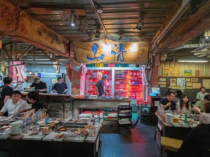 映画のクランクアップ・打ち上げに使われた、乙支路の人気焼肉店「山清炭火ガーデン」