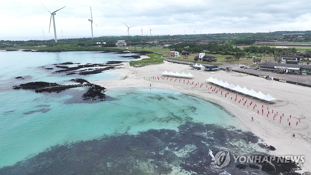 韓国・済州島の海水浴場10カ所で海開き 一部は夜間営業も | 韓国の旅行
