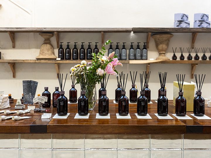 「hetras.」を代表するフレグランス「ホテルウッド」は高級ホテルを思わせるウッディな香り