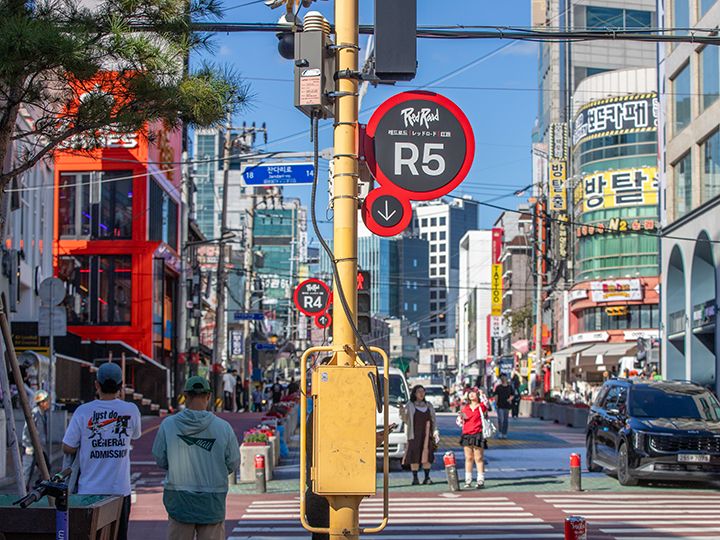 弘大のメインストリートである「レッドロード」