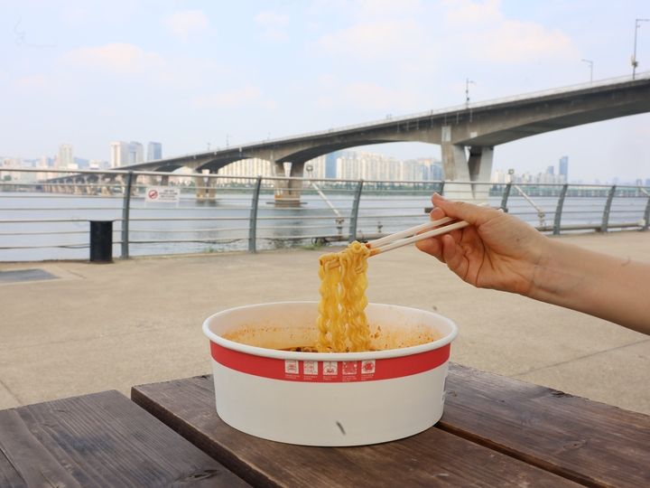 漢江に来たら一度は挑戦したい「漢江ラーメン」