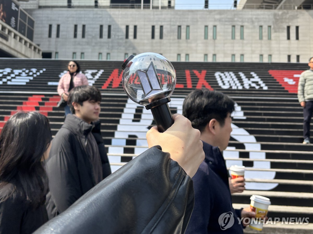 BTS公式ペンライトが入手困難 ソウル・光化門公演控え品薄に | 韓国の