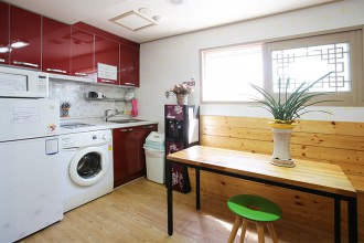 洗濯機(洗剤あり、7:00~23:00利用可)、電子レンジ、冷蔵庫、食器類(以上3・4階休憩室、24時間開放) 洗濯機(洗剤あり、7:00~23:00利用可)、電子レンジ、冷蔵庫、食器類(以上3・4階休憩室、24時間開放)