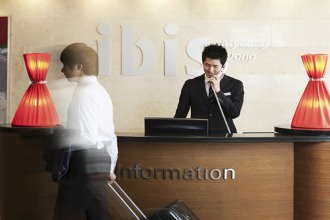 案内デスク 案内デスク