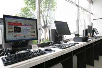 インターネットコーナー(無料、ロビー) インターネットコーナー(無料、ロビー)