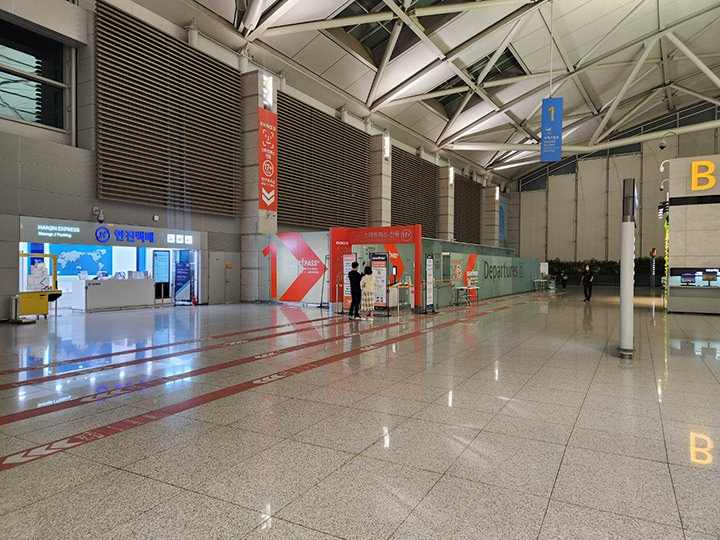 第１ターミナル ３階(東側) 「HANJIN」カウンター(空港⇔ホテル間の両方に対応)