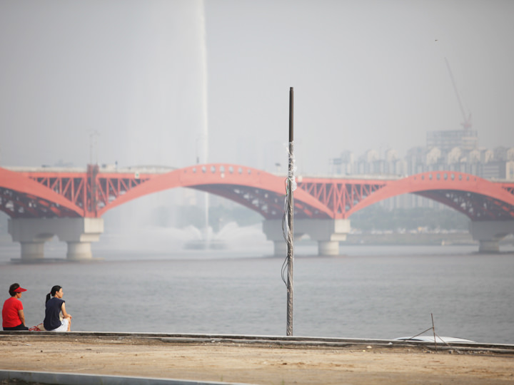 赤色の「城山大橋」